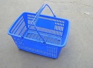 Cesta plástica del supermercado azul con la impresión del logotipo de las manijas de la manija dos